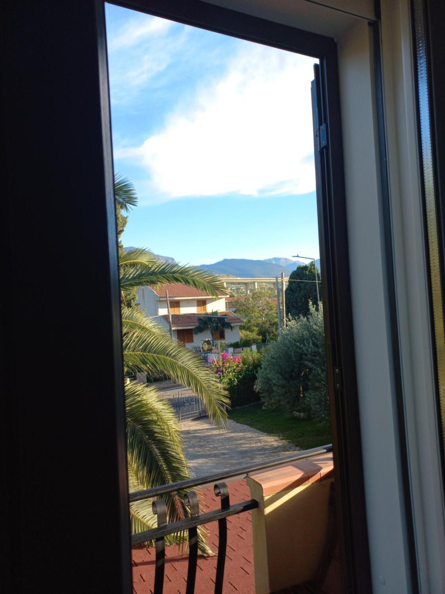 Sunrise Bed & Breakfast Lascari Bagian luar foto