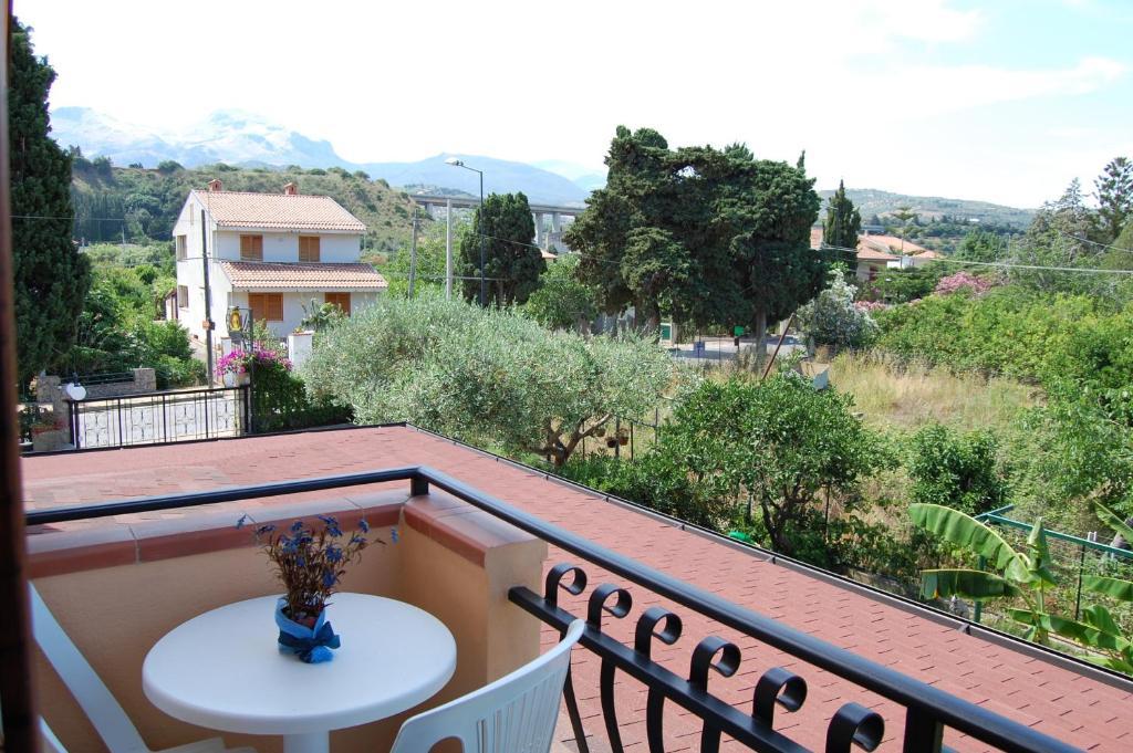 Sunrise Bed & Breakfast Lascari Bagian luar foto
